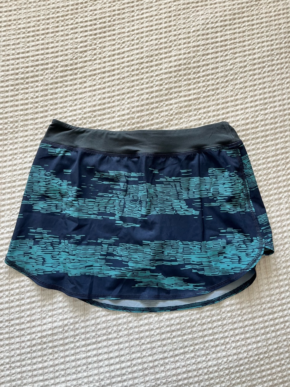 Run in Rabbit Women's Navy Running Skort with Teal Print - Medium